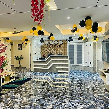 Hotel Legrand.Inn Ахмедабад Екстериор снимка