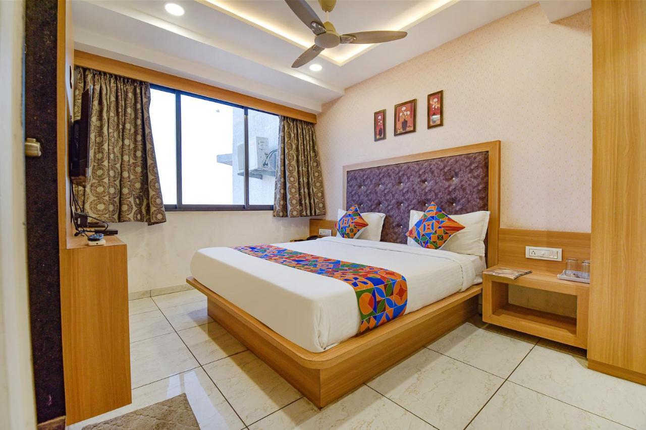 Hotel Legrand.Inn Ахмедабад Екстериор снимка
