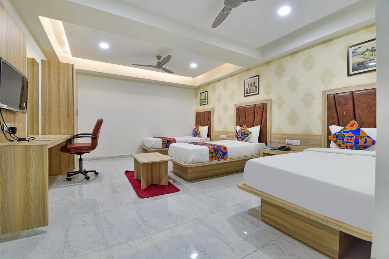 Hotel Legrand.Inn Ахмедабад Екстериор снимка