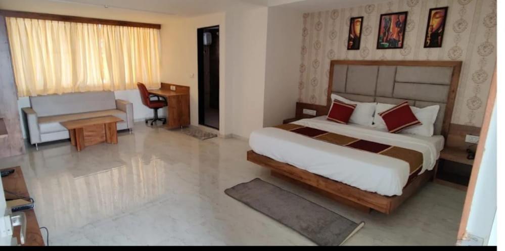 Hotel Legrand.Inn Ахмедабад Екстериор снимка