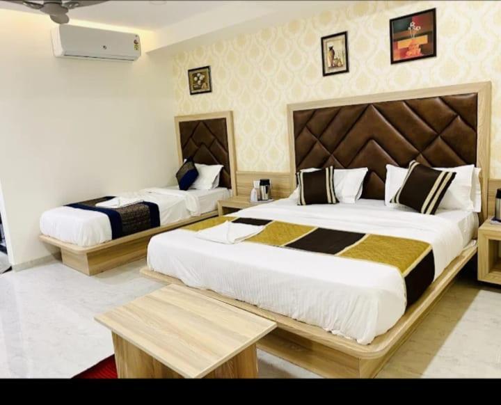 Hotel Legrand.Inn Ахмедабад Екстериор снимка
