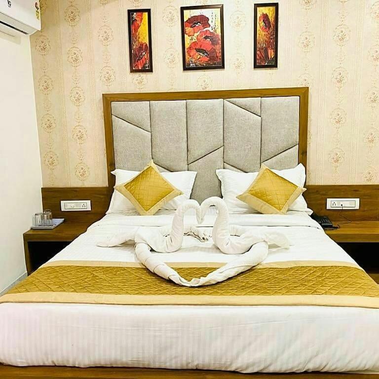 Hotel Legrand.Inn Ахмедабад Екстериор снимка